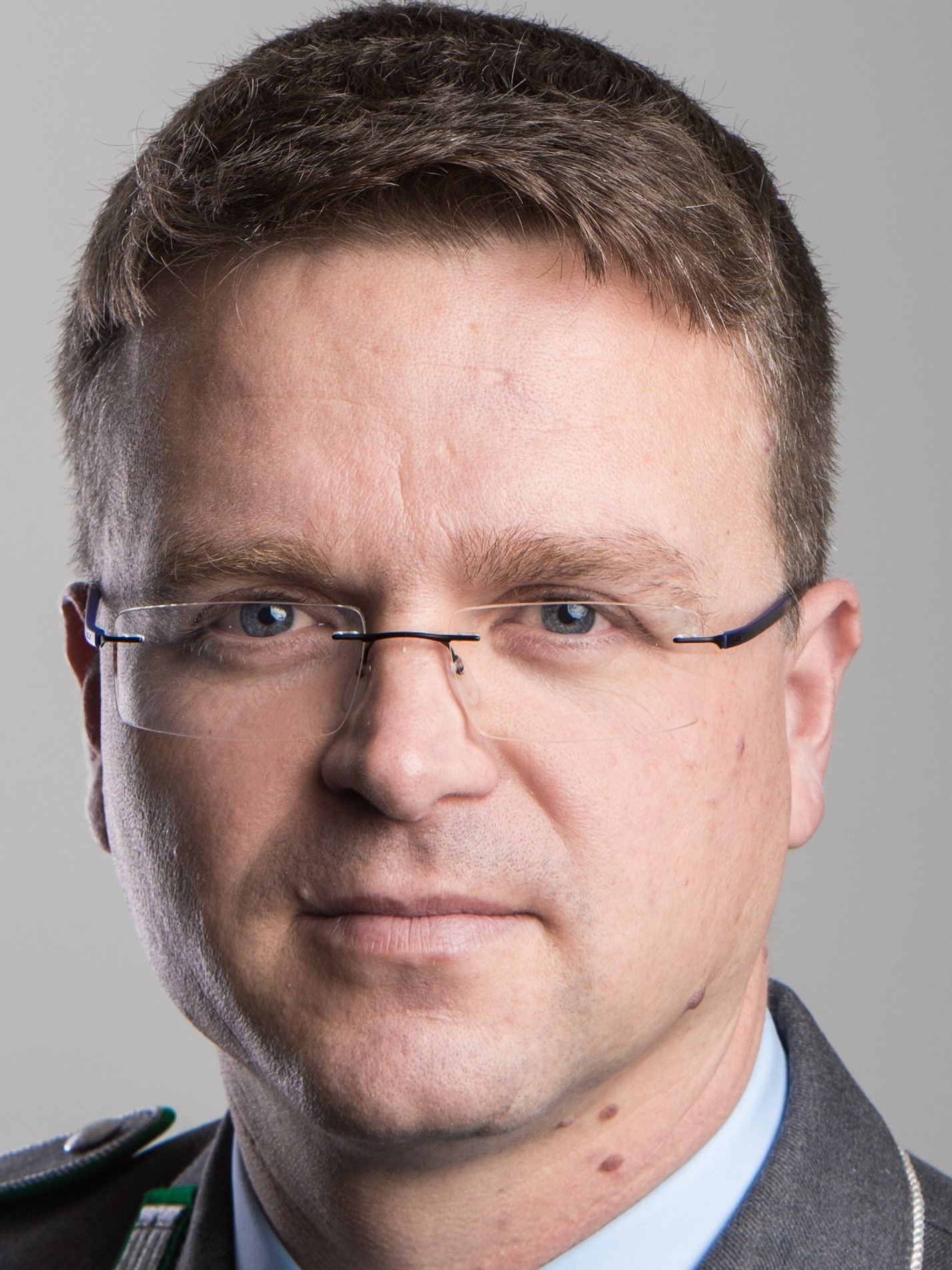 Frecher Jungspund muss seinen Mann bei deutscher Bundeswehr Ärztin Nadja stehen Frecher Jungspund muss seinen Mann bei deutscher Bundeswehr Ärztin Nadja stehen